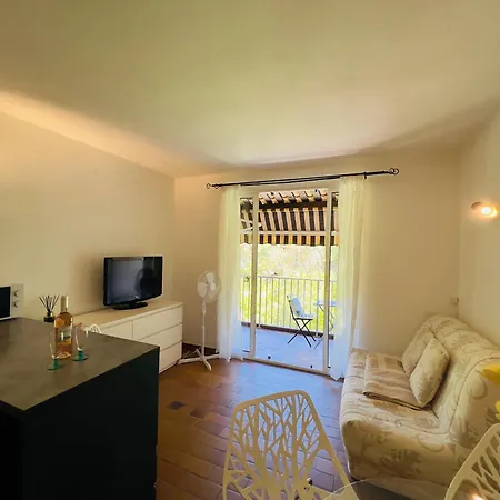 Cosy Studio, Proche Mer, Parking Апартаменты *